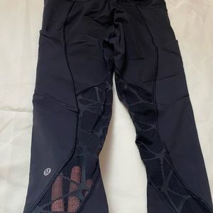**discontinued** black Lululemon leggings with unique Mesh design! 24”